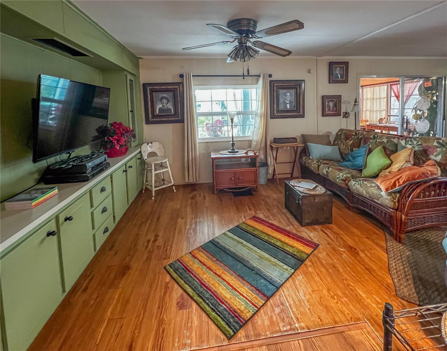 Image 7 of 41 For 34543 Rosebud Row