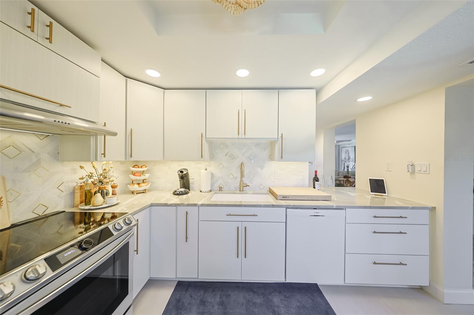 Image 10 of 33 For 7500 Sunshine Skyway Lane S 104