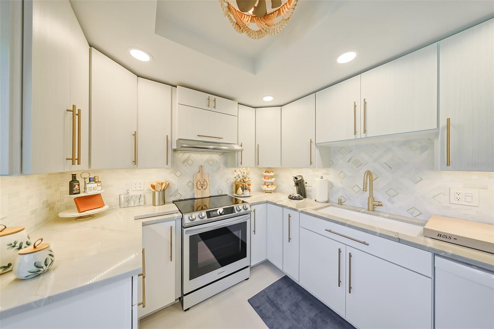 Image 7 of 33 For 7500 Sunshine Skyway Lane S 104