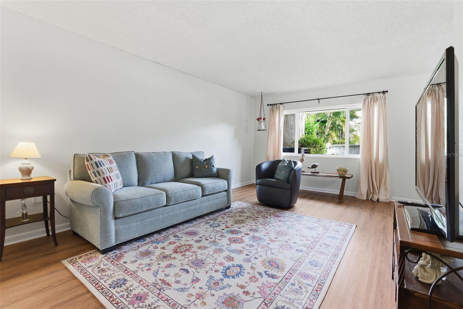 Image 6 of 27 For 6715 Cape Sable Way Ne 5