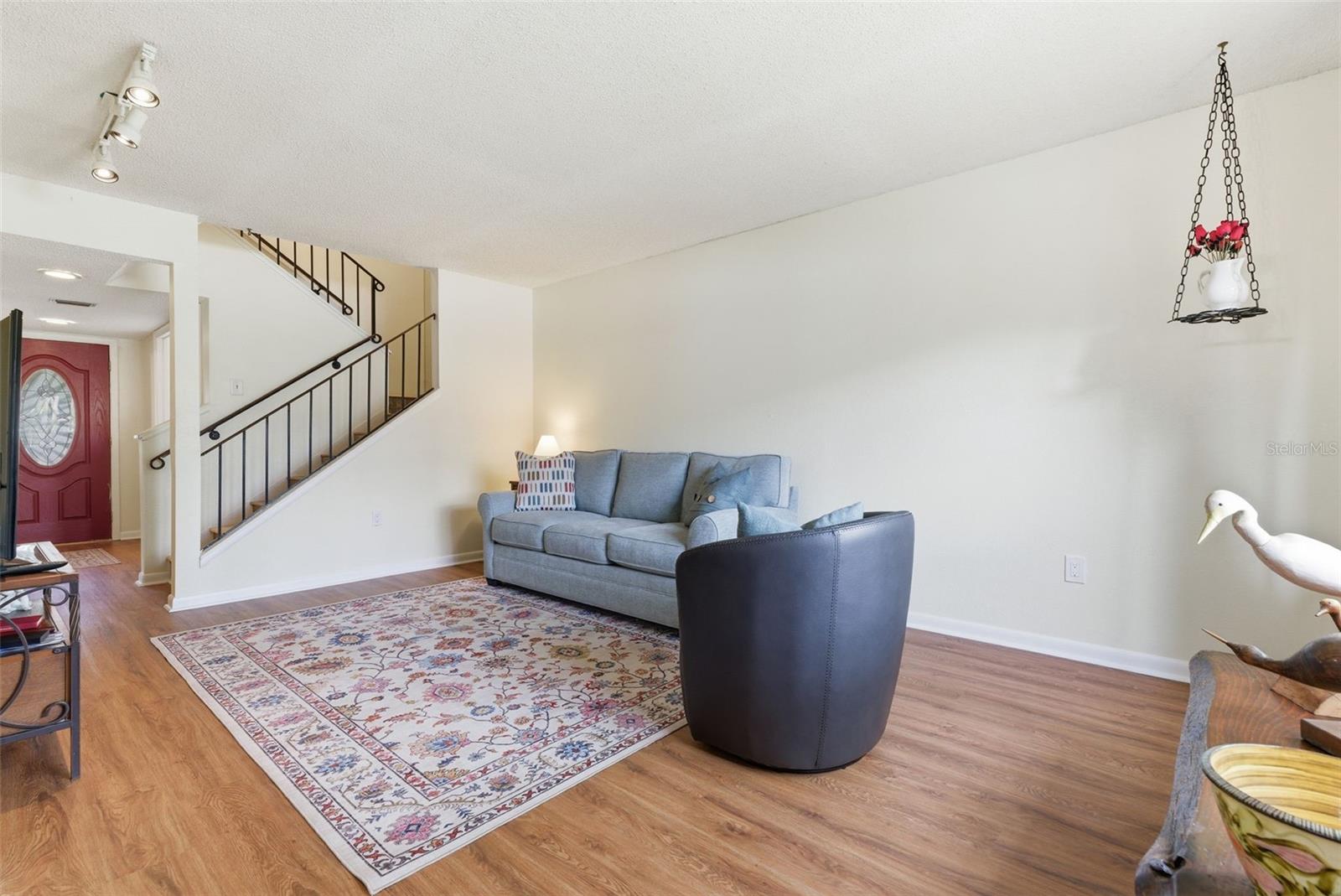 Image 7 of 27 For 6715 Cape Sable Way Ne 5