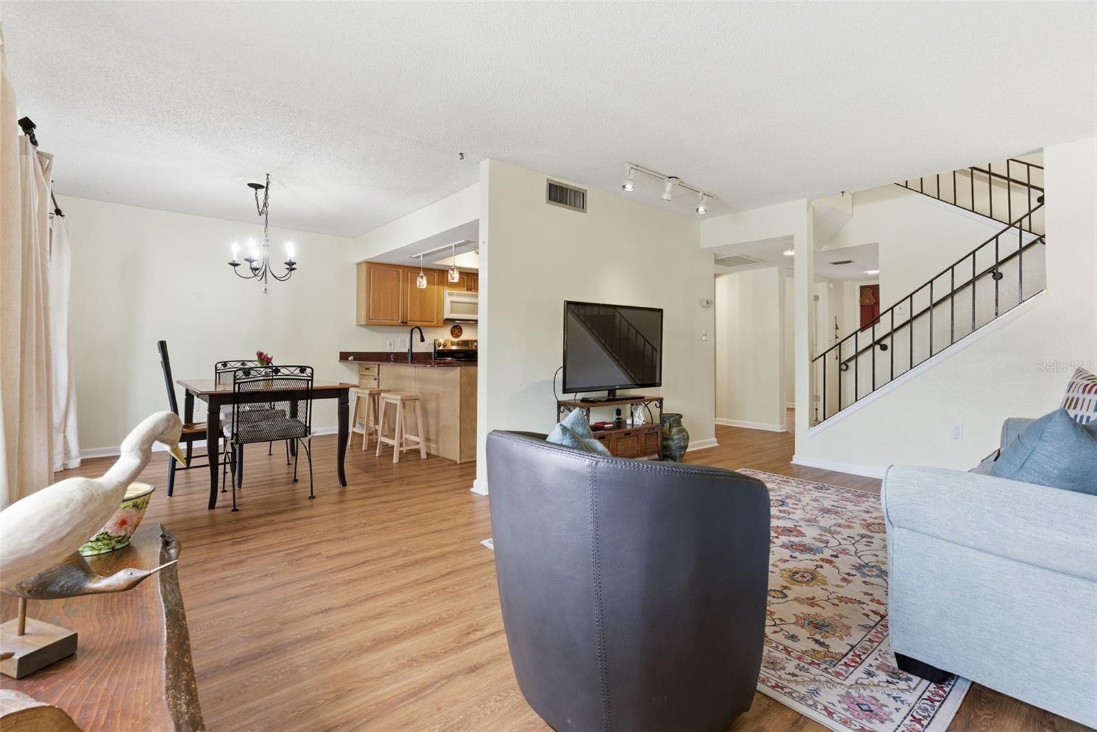 Image 8 of 27 For 6715 Cape Sable Way Ne 5