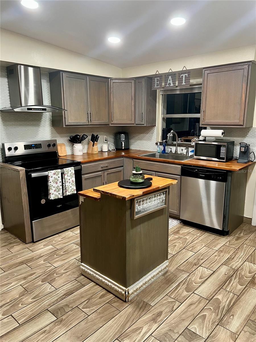 Image 18 of 39 For 3135 Karen Avenue