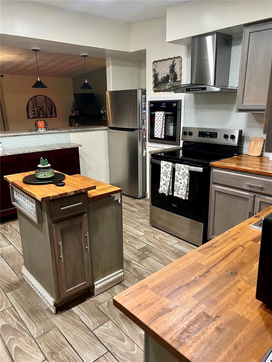 Image 19 of 39 For 3135 Karen Avenue