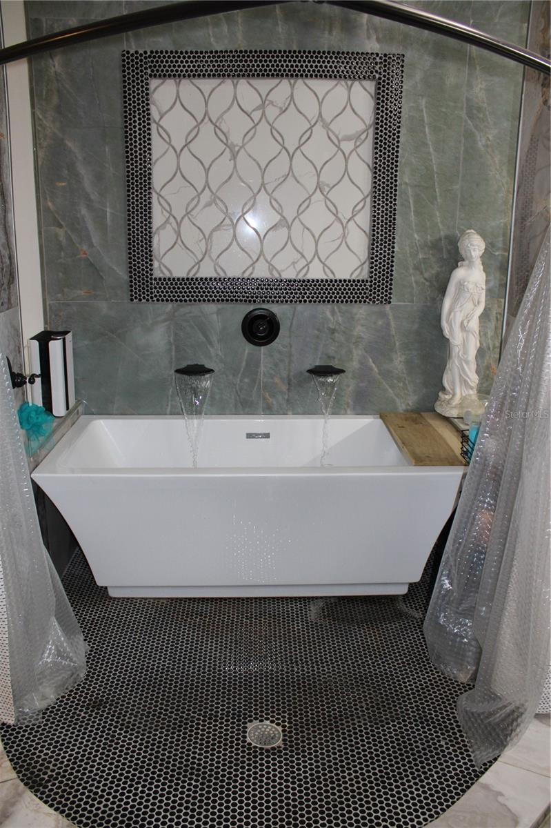 Image 8 of 39 For 3135 Karen Avenue