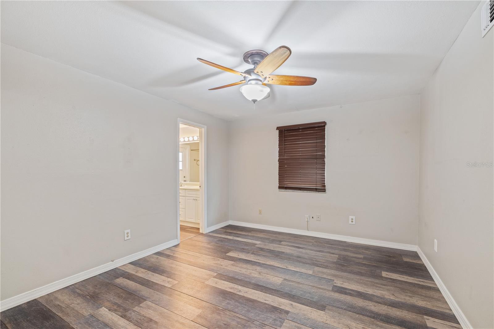 Image 11 of 30 For 6001 Himes Avenue 1-2