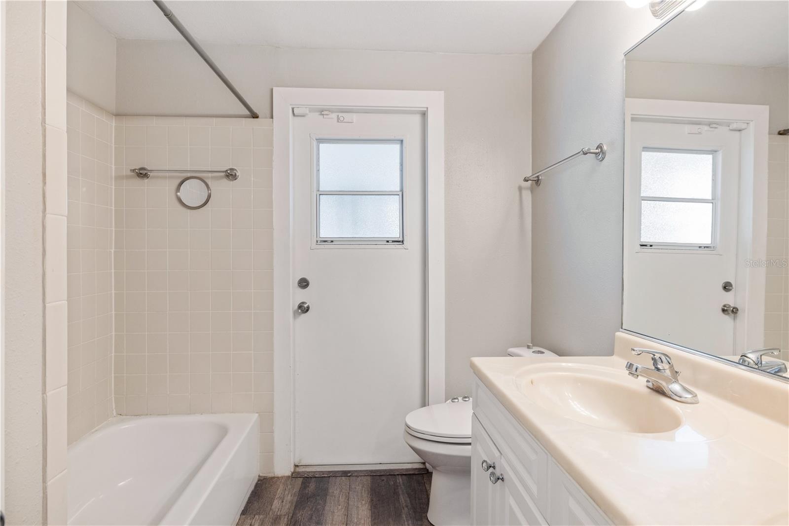 Image 14 of 30 For 6001 Himes Avenue 1-2