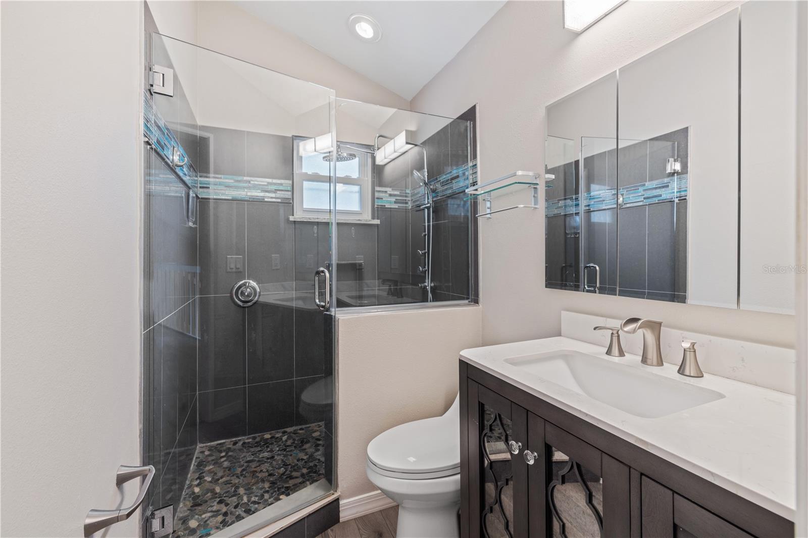 Image 18 of 30 For 6001 Himes Avenue 1-2