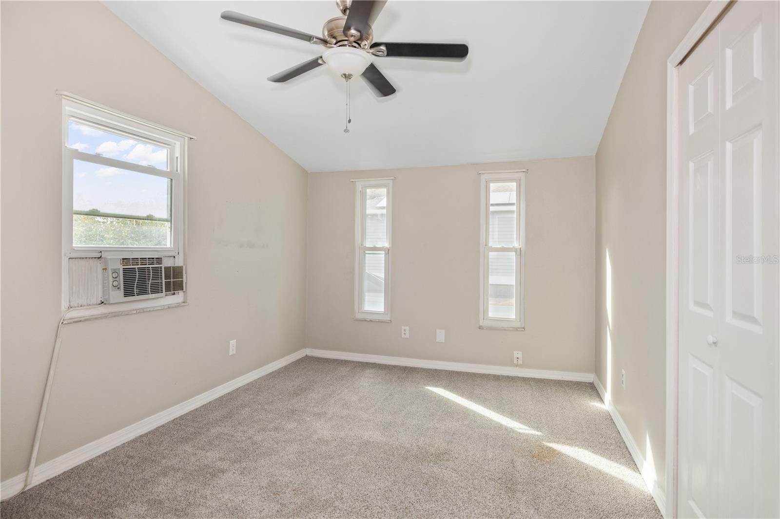 Image 20 of 30 For 6001 Himes Avenue 1-2