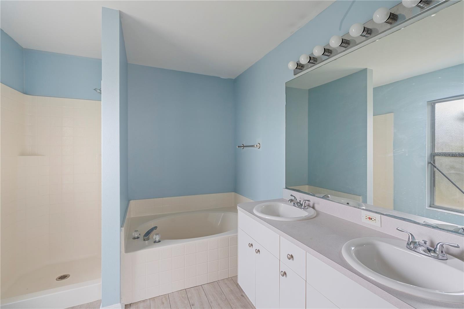 Image 16 of 26 For 1677 Espejo Street Se