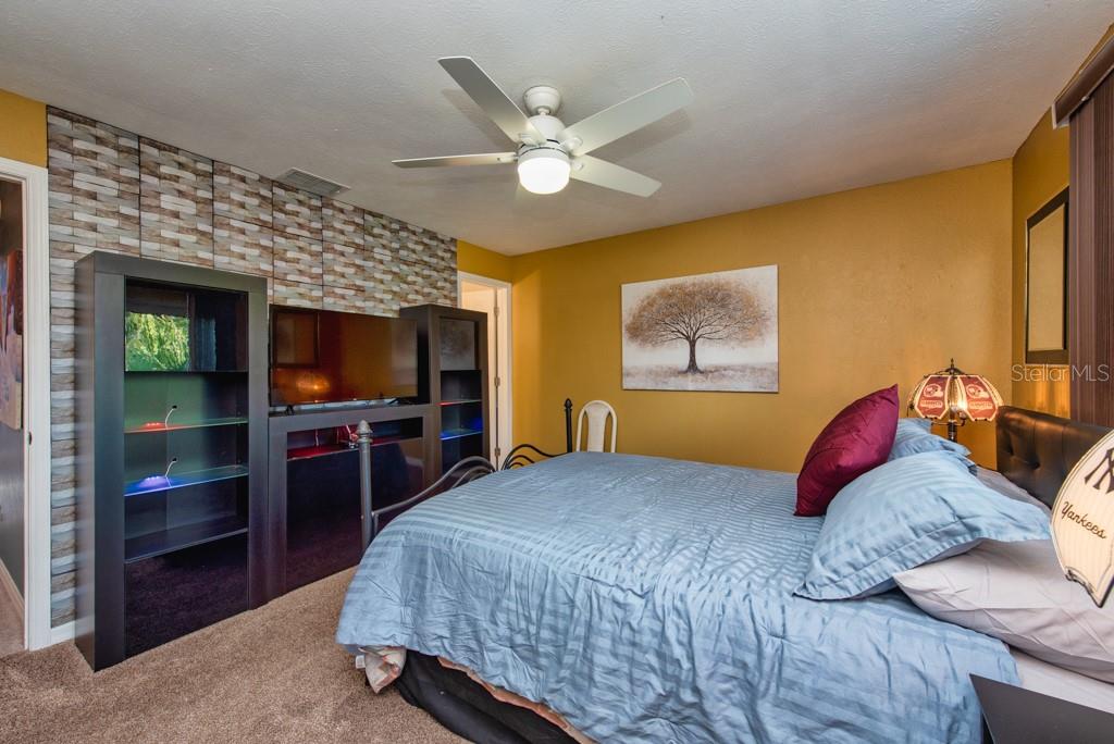 Image 17 of 43 For 1411 Water View Drive W