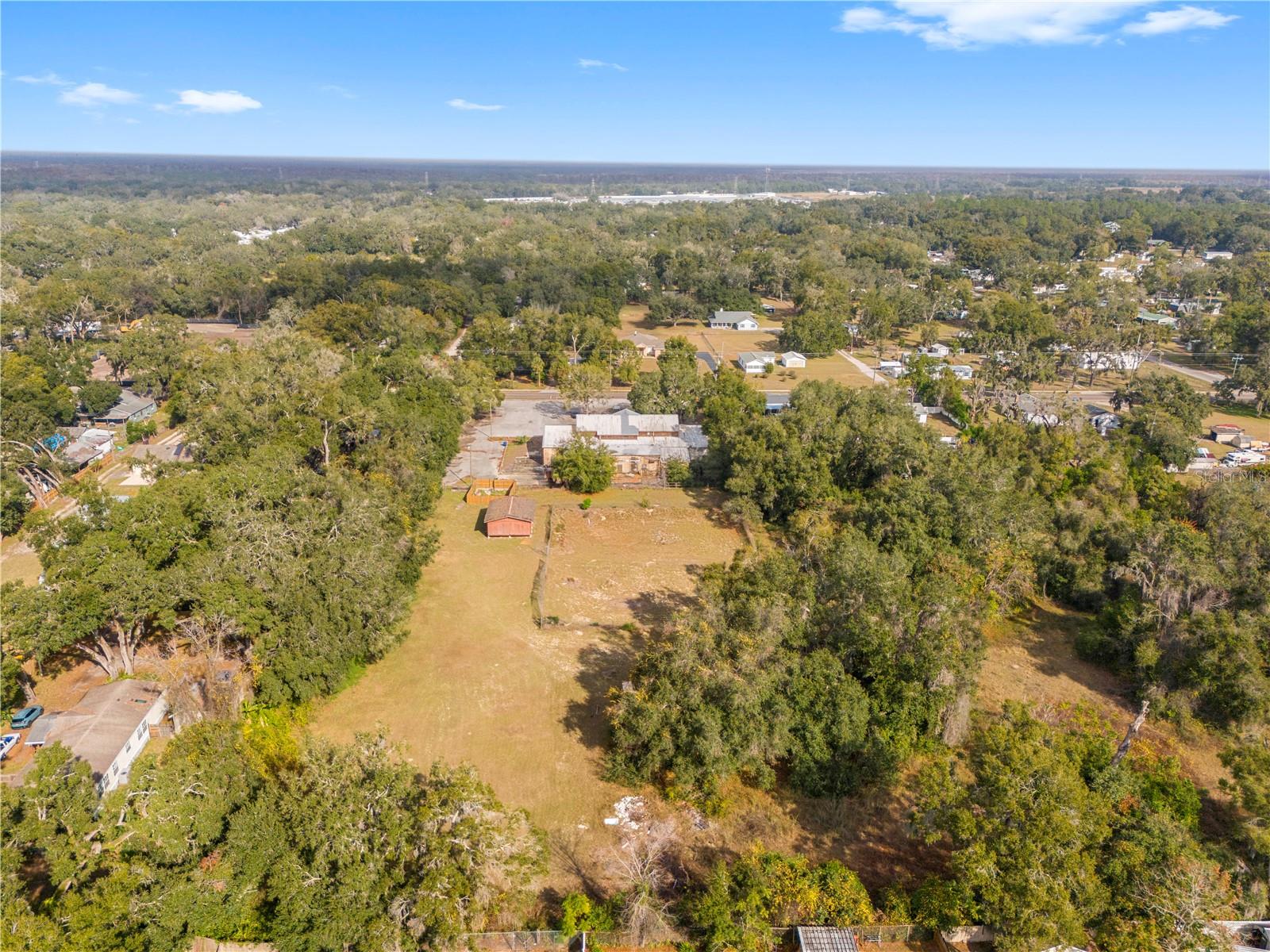 Listing photo id 8 for 10511 Main Street