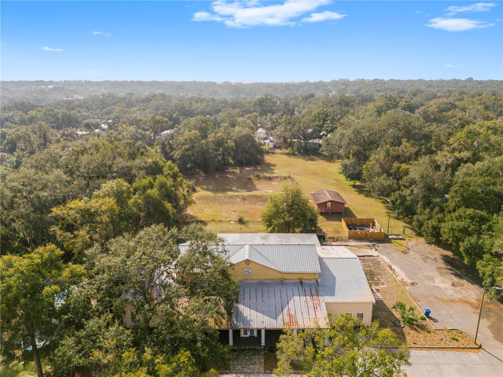 Listing photo id 10 for 10511 Main Street