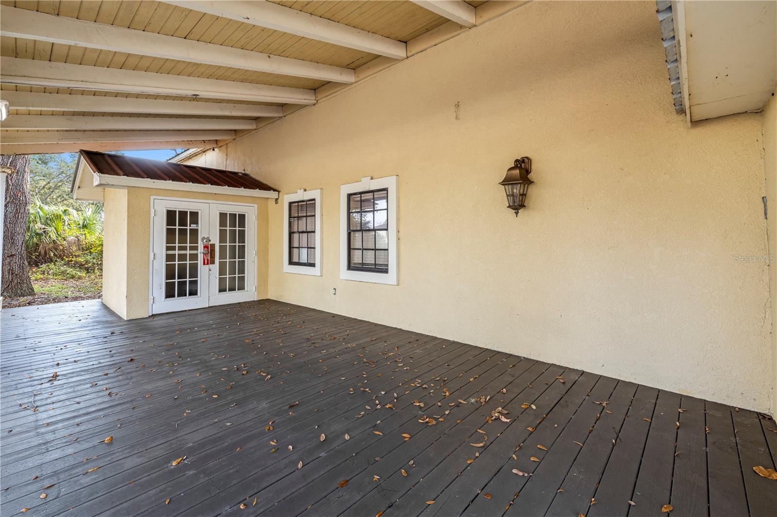 Listing photo id 16 for 10511 Main Street