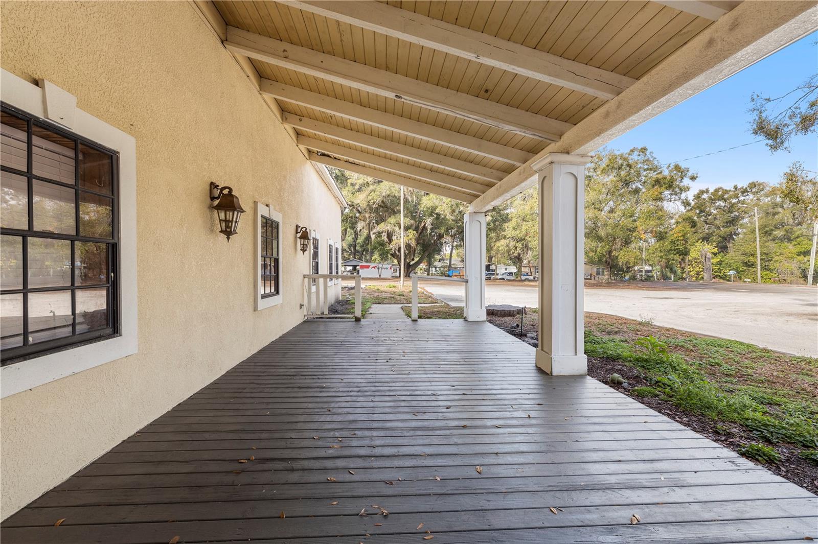 Listing photo id 17 for 10511 Main Street