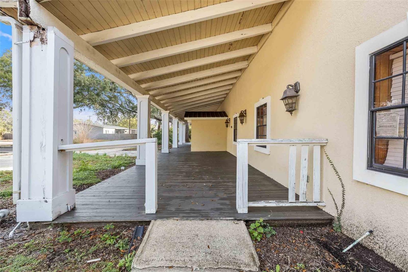 Listing photo id 18 for 10511 Main Street