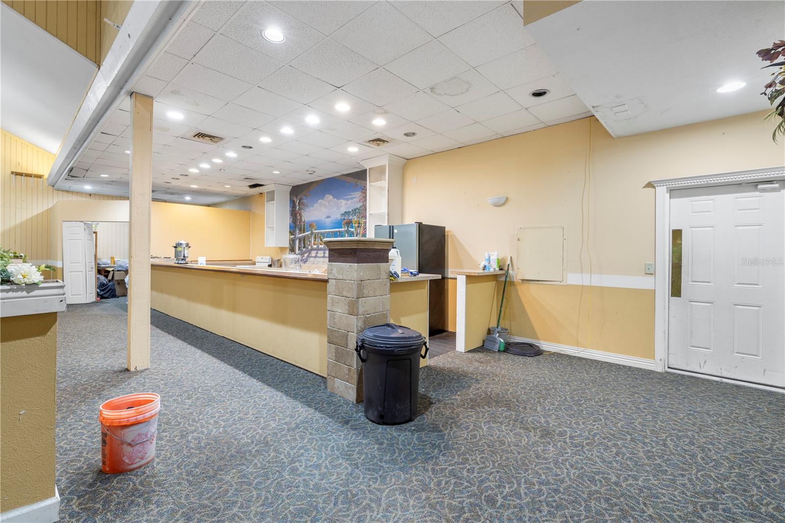 Listing photo id 20 for 10511 Main Street