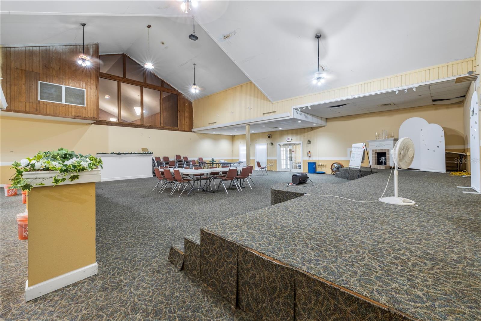 Listing photo id 22 for 10511 Main Street