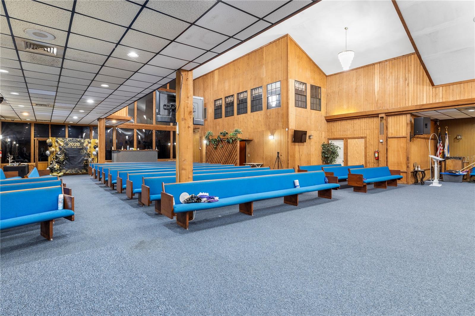 Listing photo id 31 for 10511 Main Street