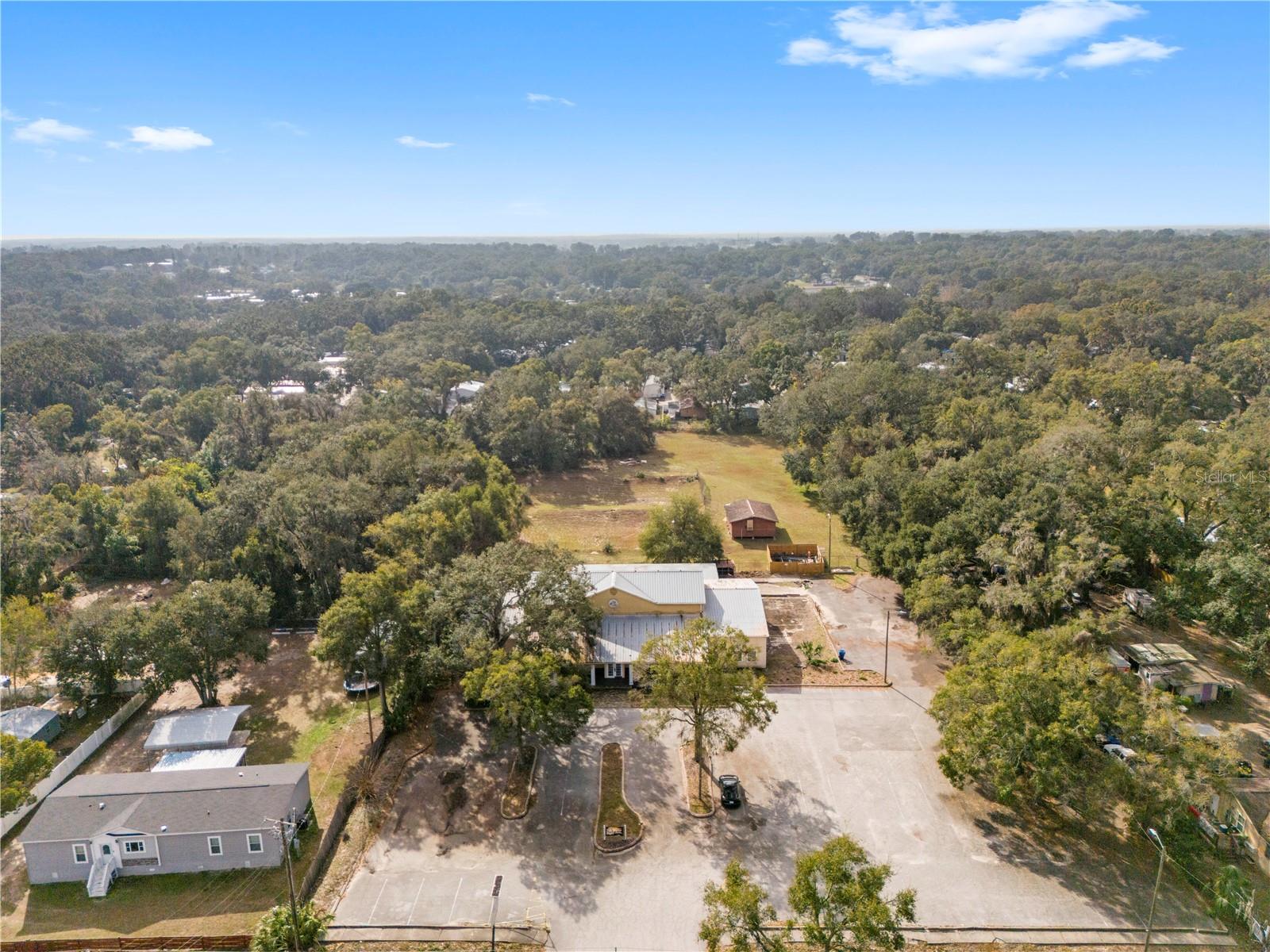 Listing photo id 3 for 10511 Main Street