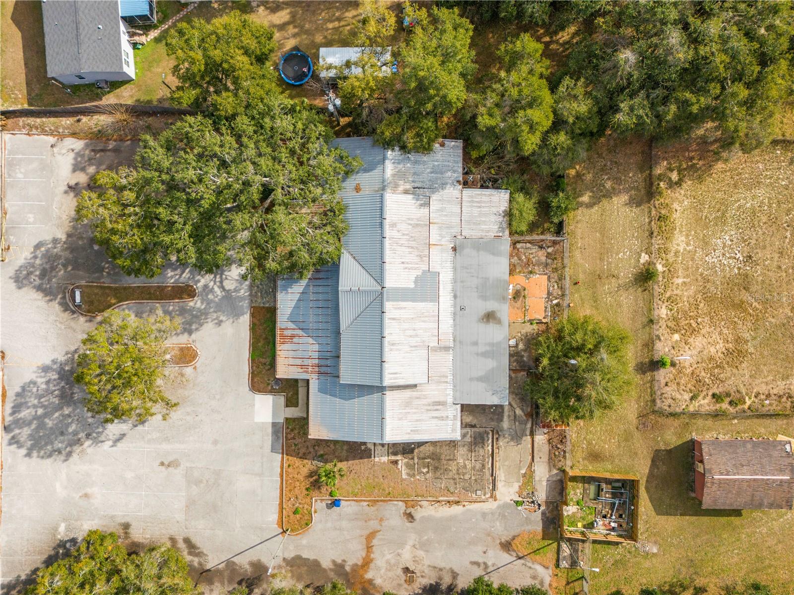 Listing photo id 4 for 10511 Main Street