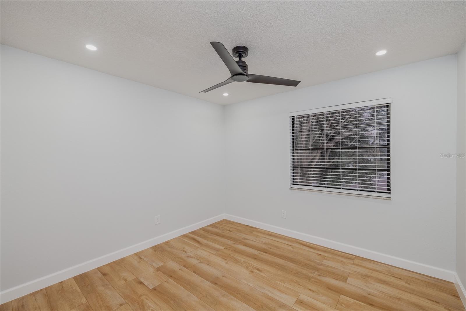 Image 18 of 33 For 11033 Springridge Drive