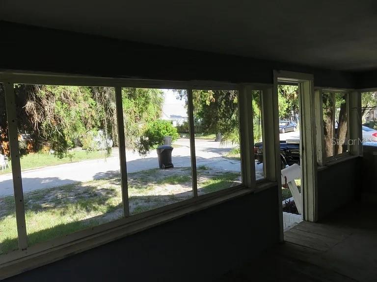 Image 16 of 17 For 1745 Dayton Street S