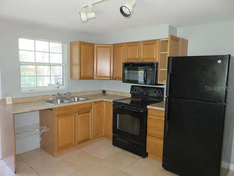 Image 4 of 17 For 1745 Dayton Street S