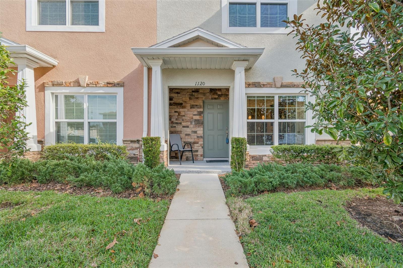 Image 4 of 94 For 1120 Hillhurst Drive