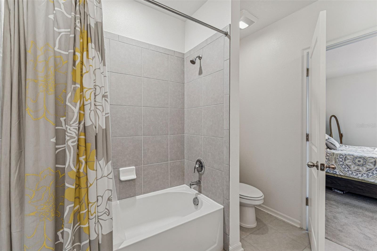 Image 42 of 94 For 1120 Hillhurst Drive