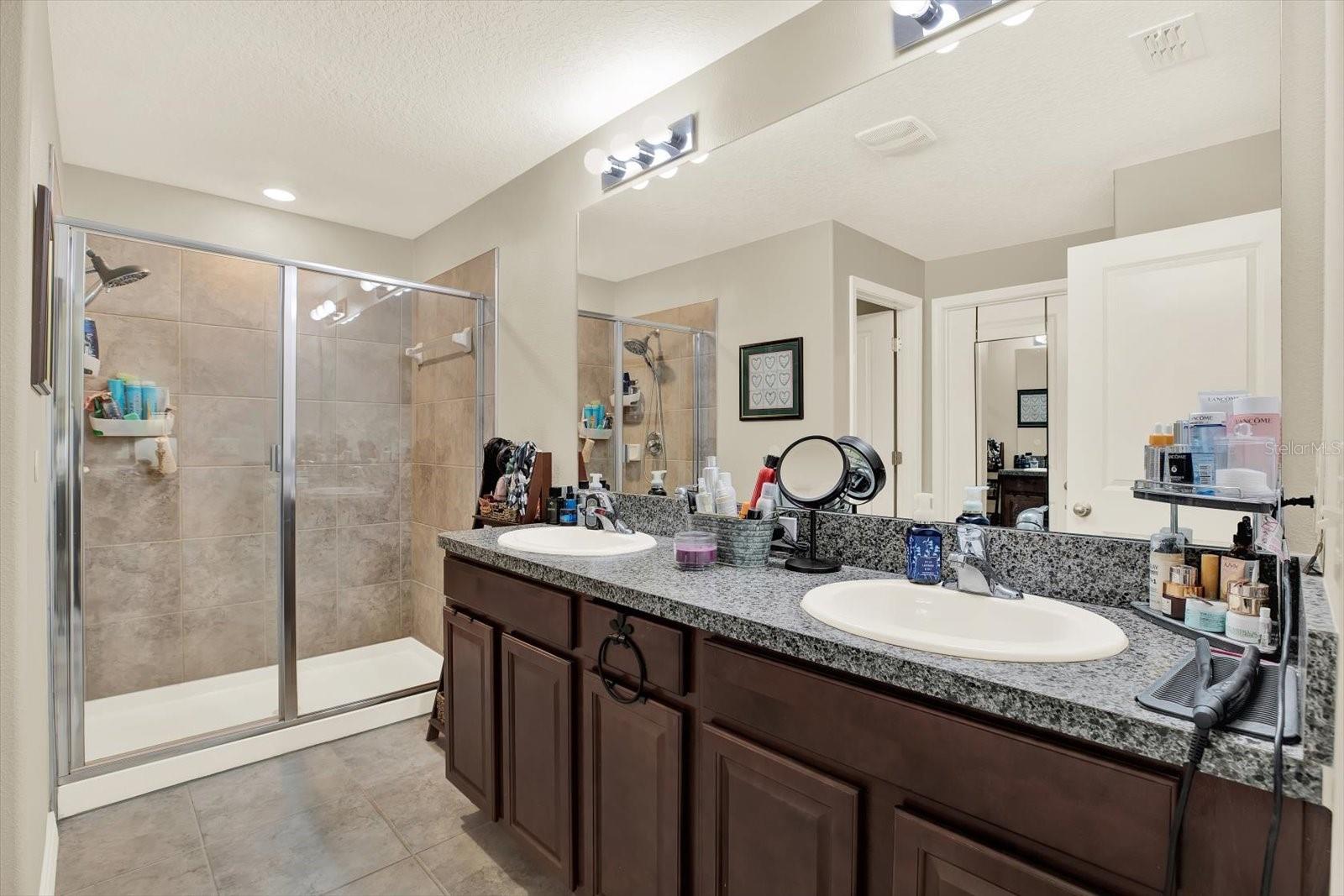 Image 19 of 41 For 16936 Red Brick Lane