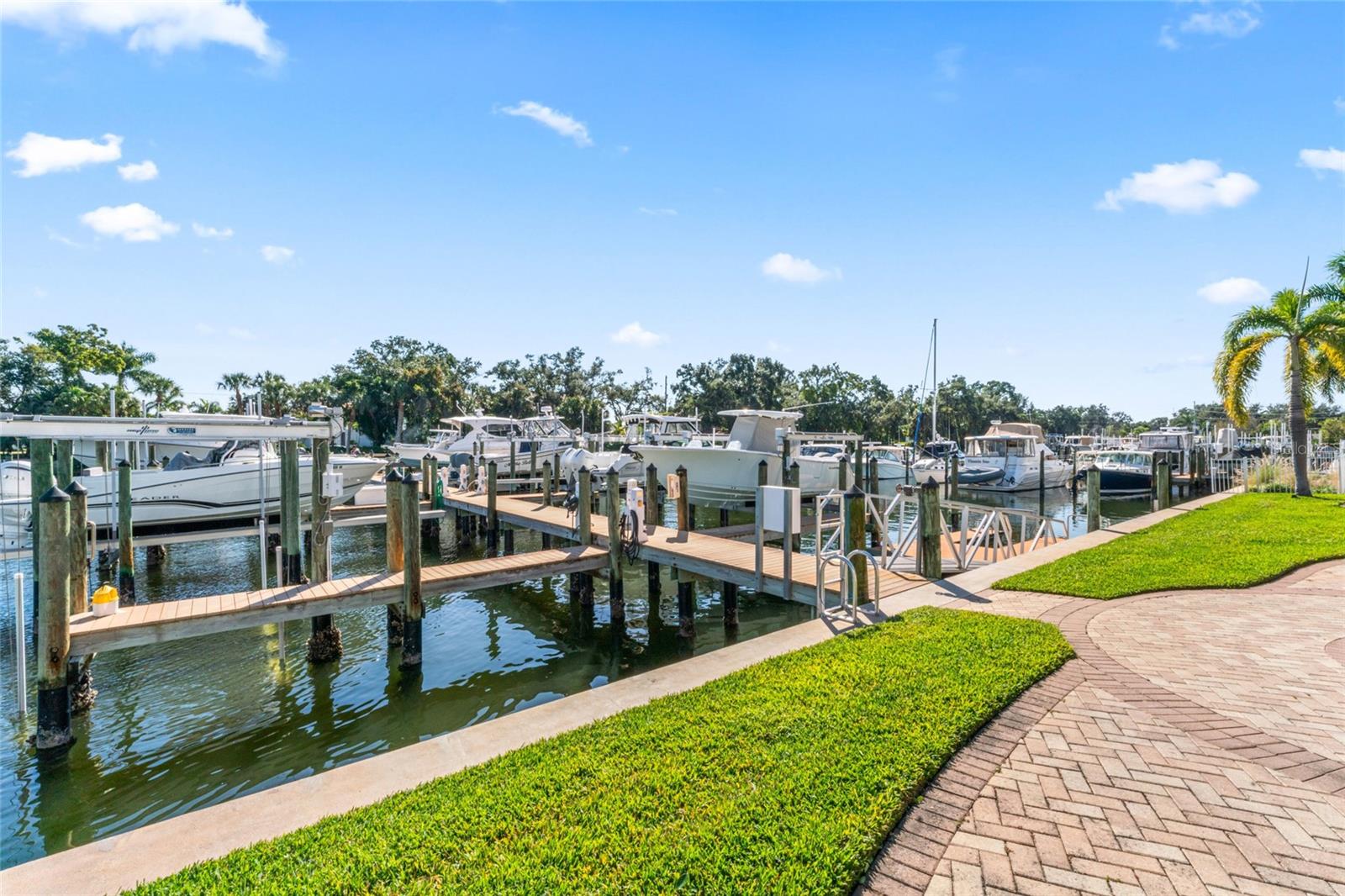 Image 28 of 55 For 1325 Snell Isle Boulevard Ne 110