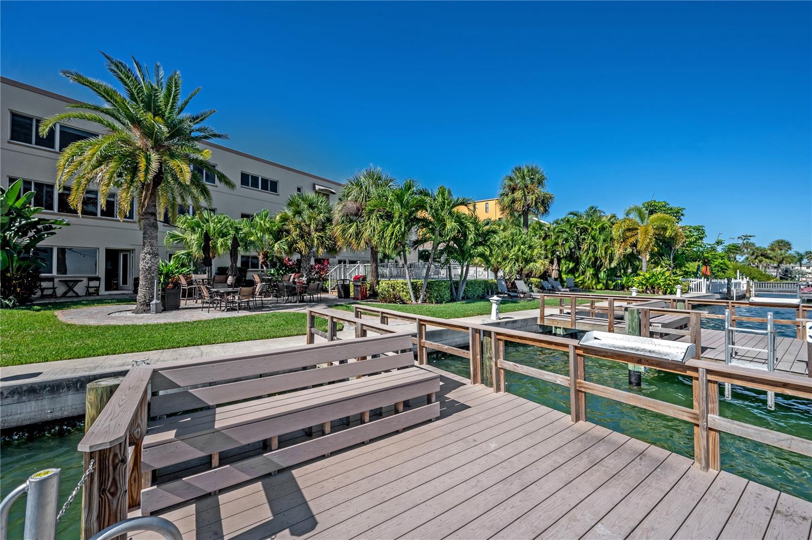 Image 19 of 24 For 10265 Gulf Boulevard A306