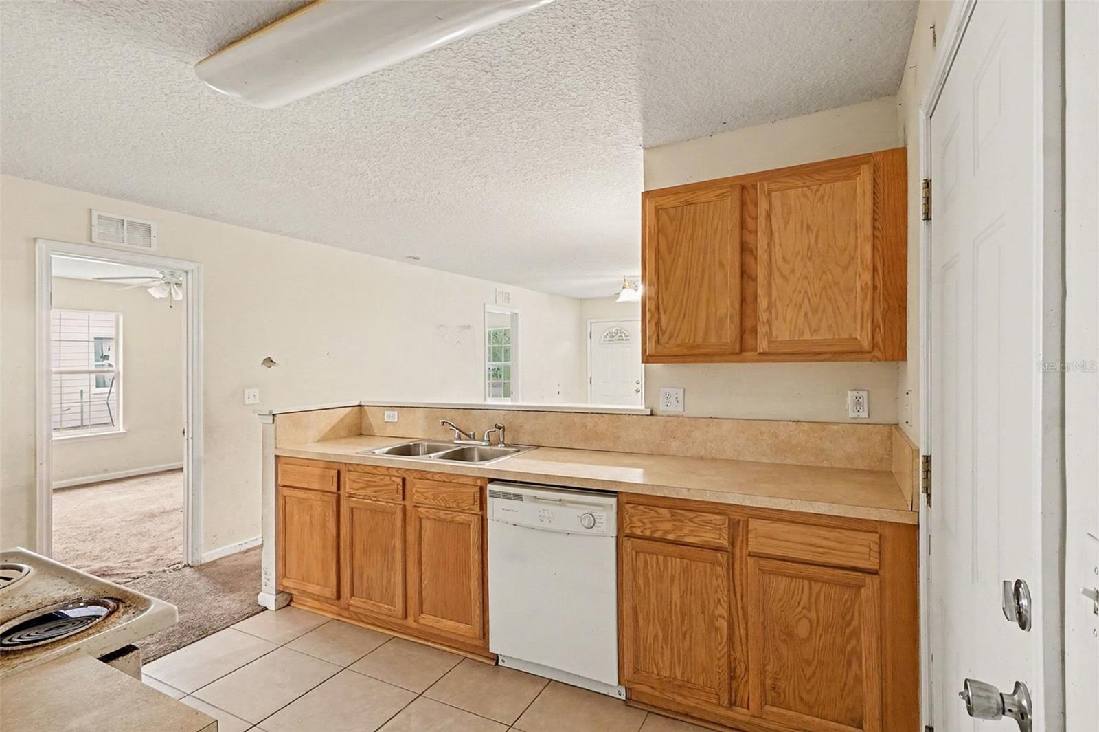 Listing photo id 8 for 3055 Lowell Avenue