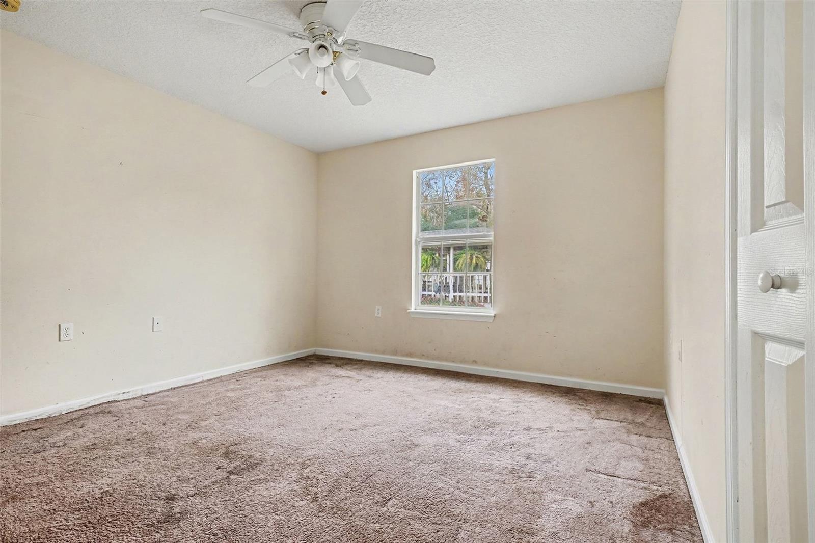 Listing photo id 10 for 3055 Lowell Avenue