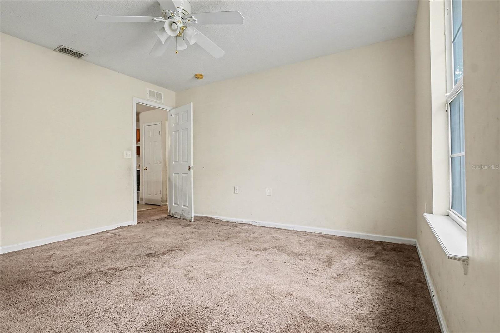 Listing photo id 15 for 3055 Lowell Avenue