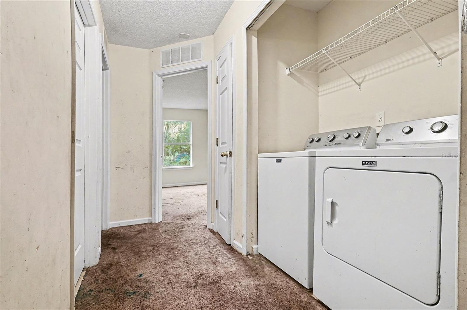 Listing photo id 16 for 3055 Lowell Avenue