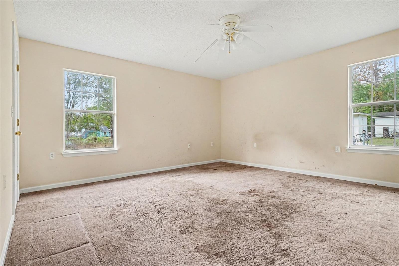 Listing photo id 17 for 3055 Lowell Avenue