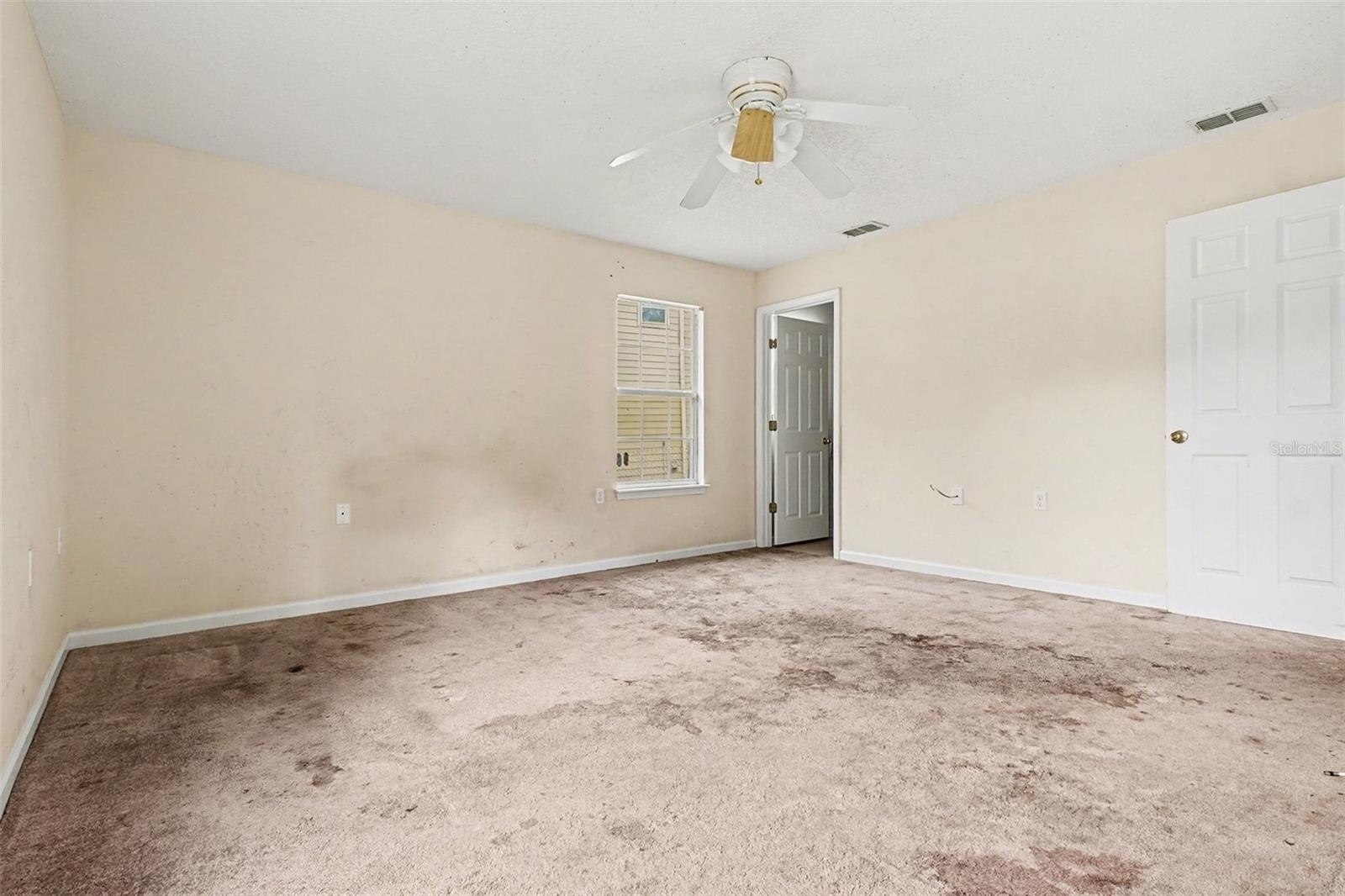 Listing photo id 18 for 3055 Lowell Avenue