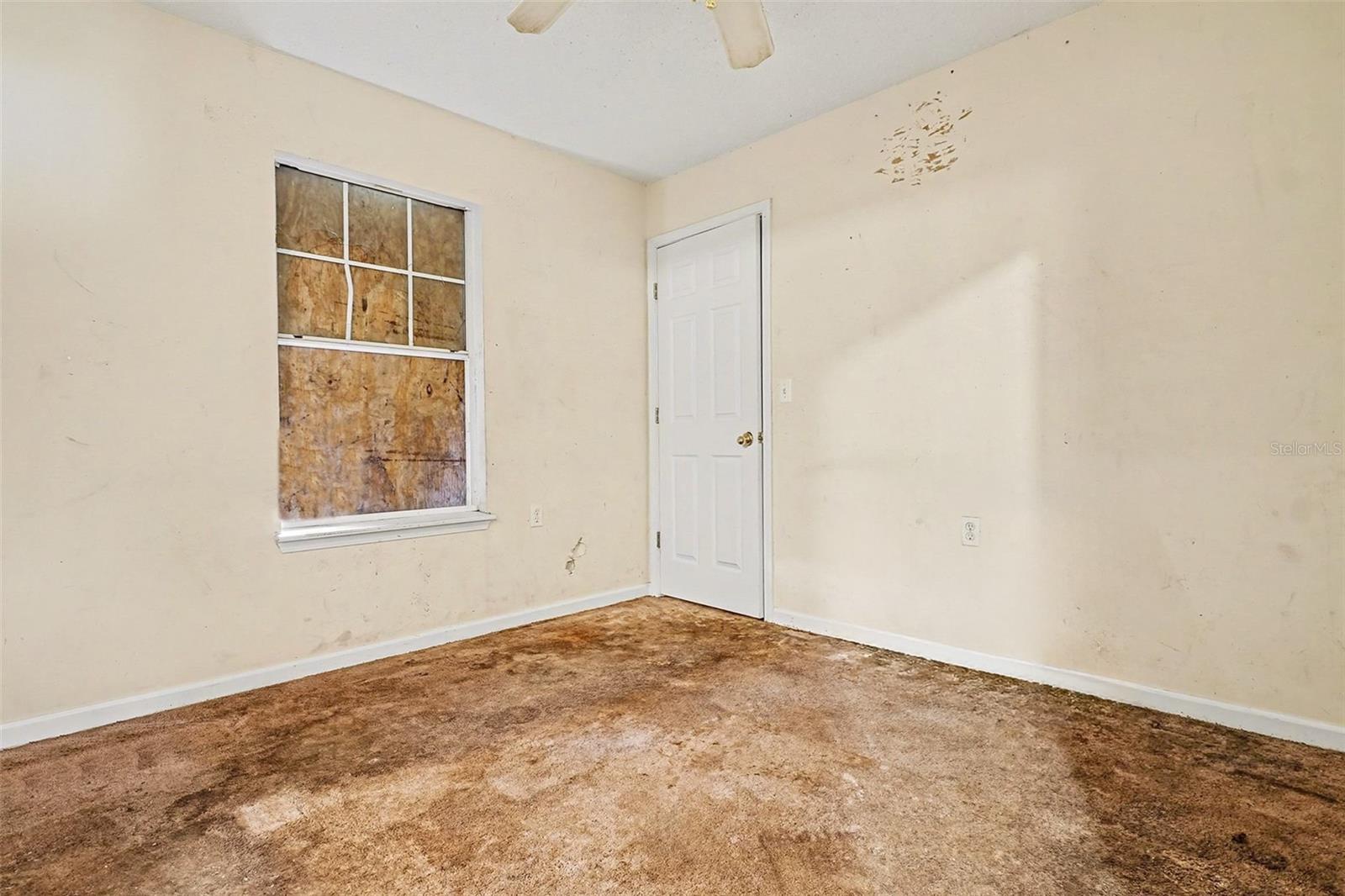 Listing photo id 21 for 3055 Lowell Avenue