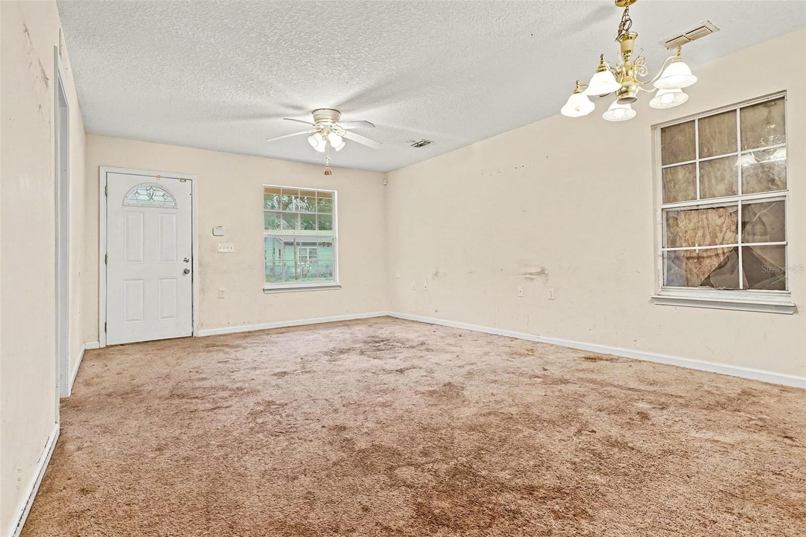 Listing photo id 4 for 3055 Lowell Avenue