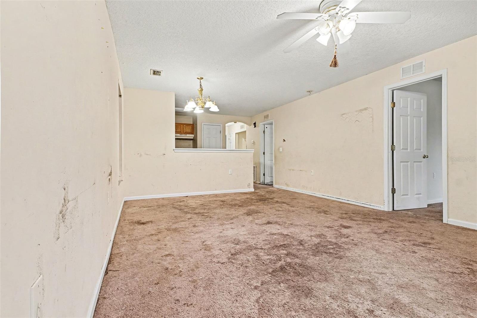 Listing photo id 5 for 3055 Lowell Avenue