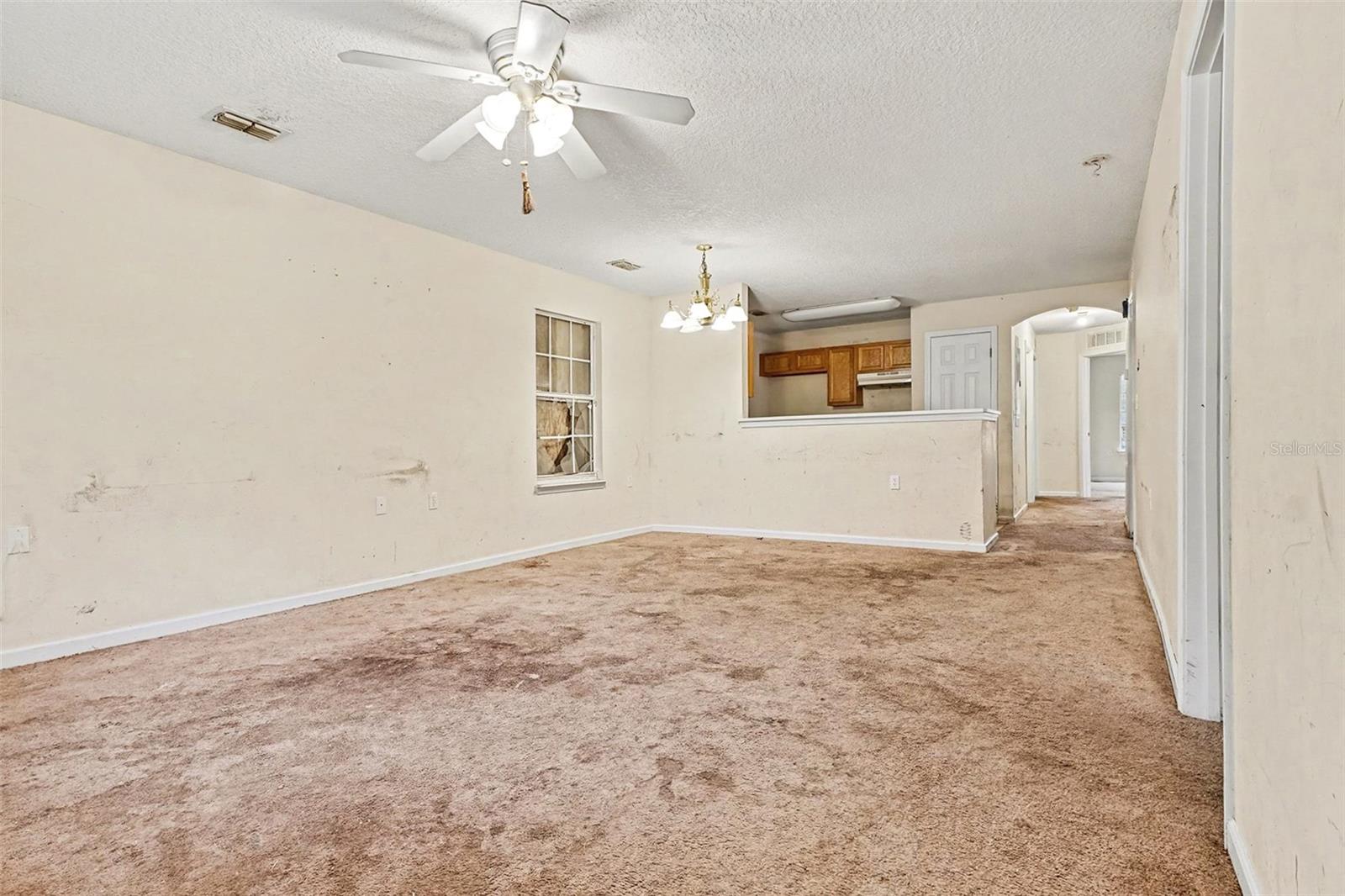 Listing photo id 6 for 3055 Lowell Avenue