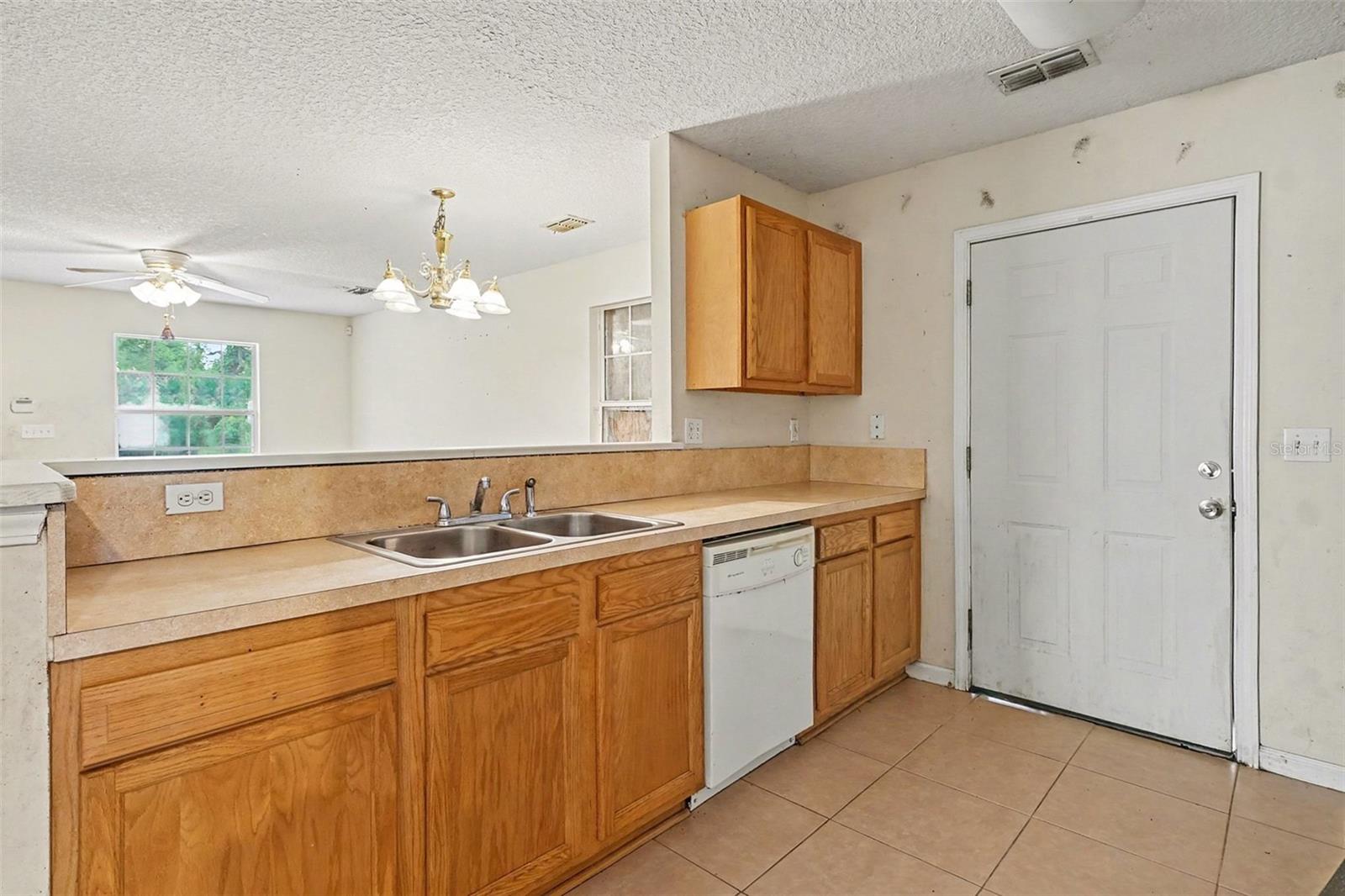 Listing photo id 7 for 3055 Lowell Avenue