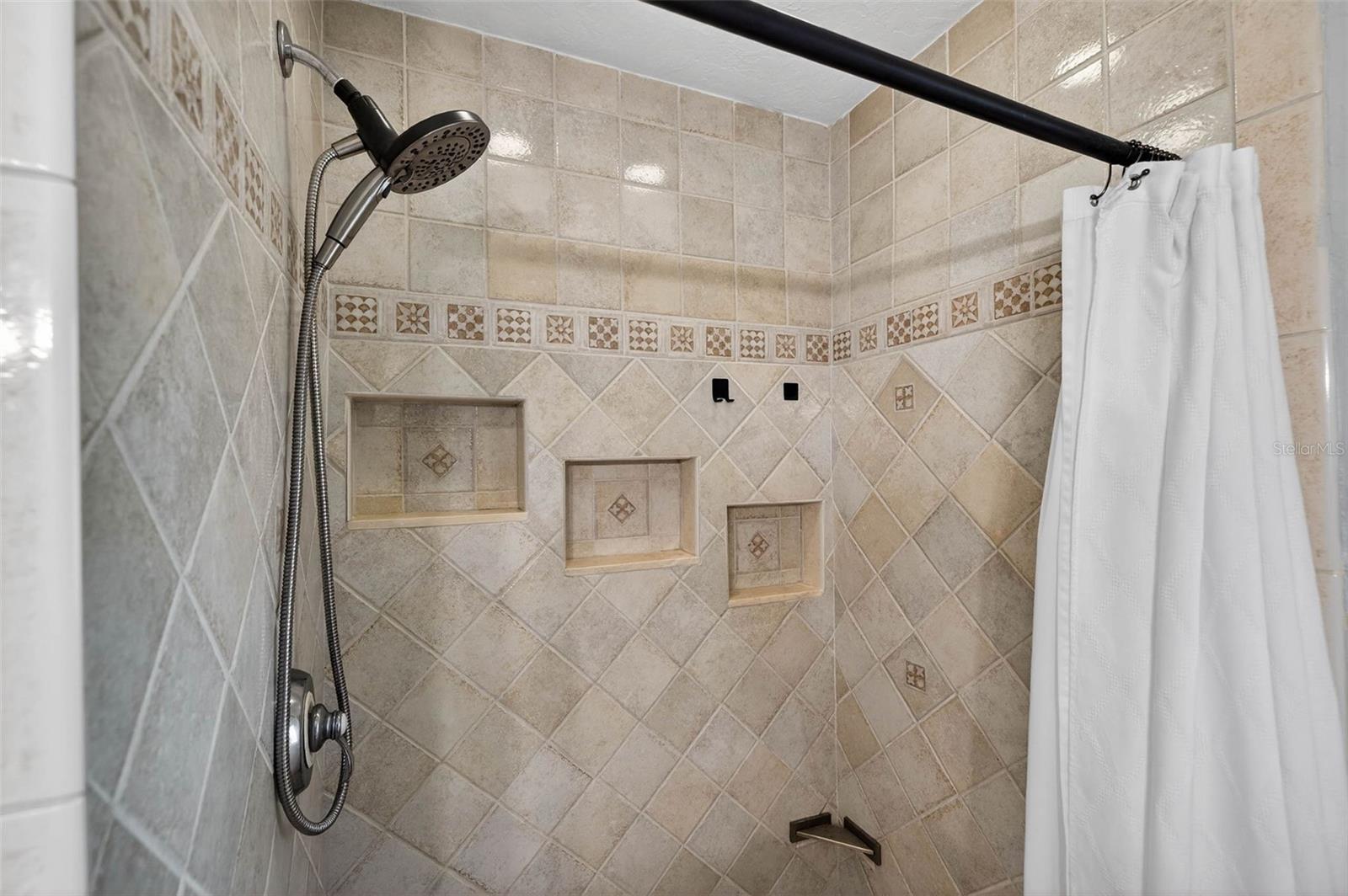 Image 29 of 45 For 6489 28th Avenue N