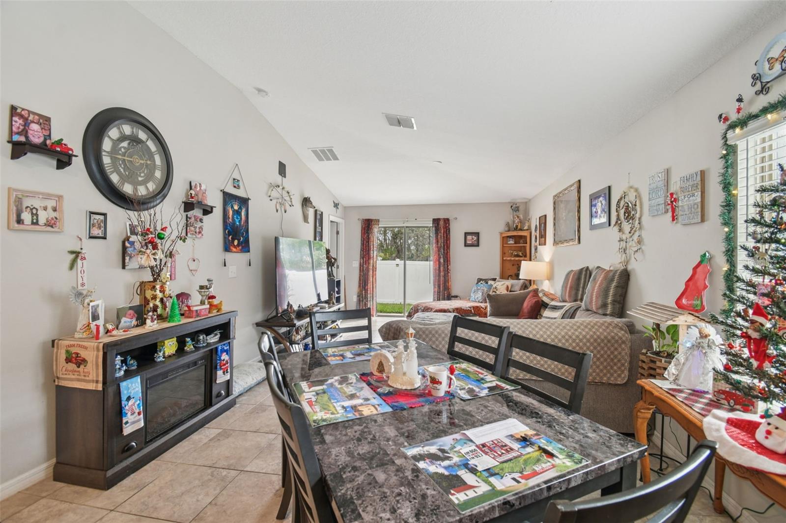 Listing photo id 8 for 10248 Carloway Hills Drive