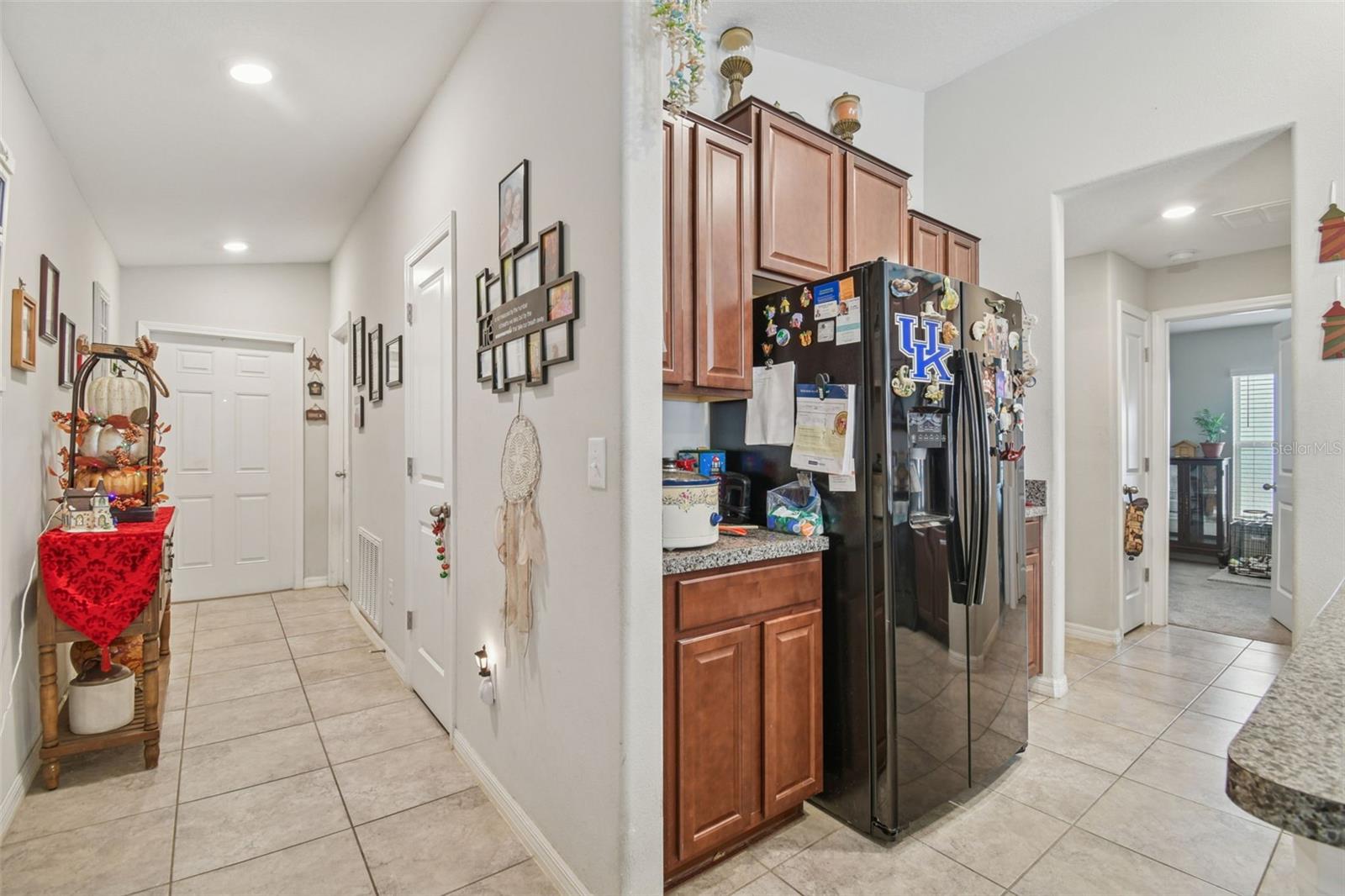 Listing photo id 3 for 10248 Carloway Hills Drive