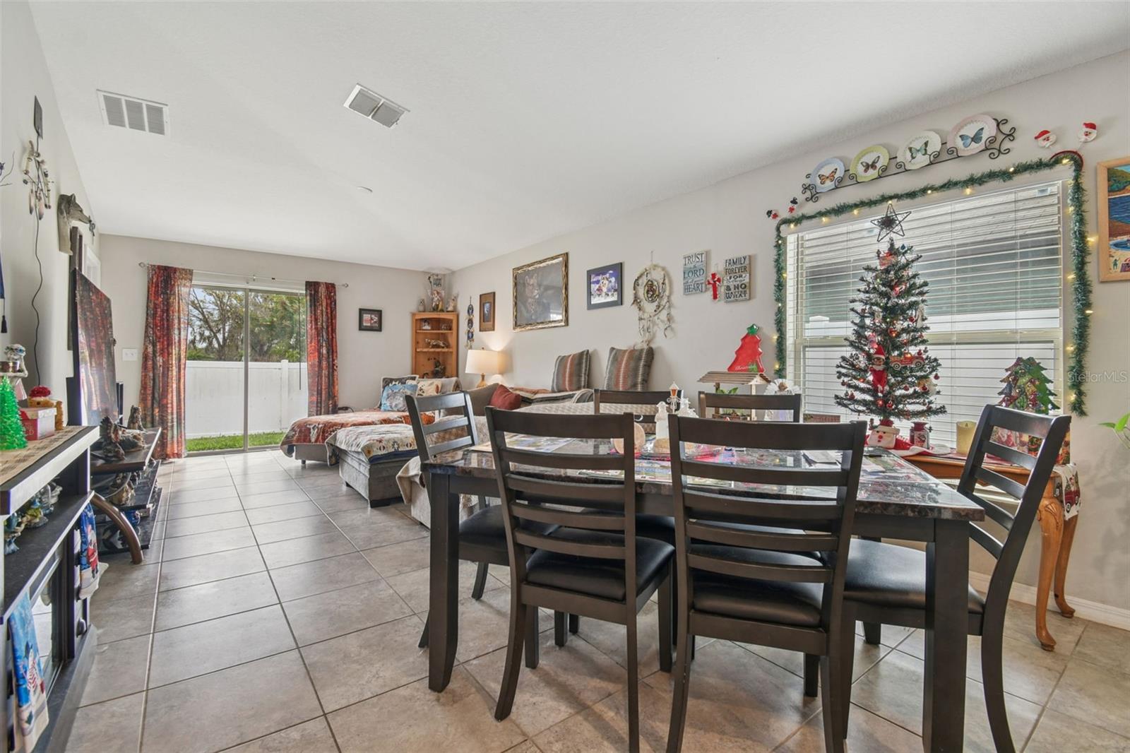 Listing photo id 7 for 10248 Carloway Hills Drive