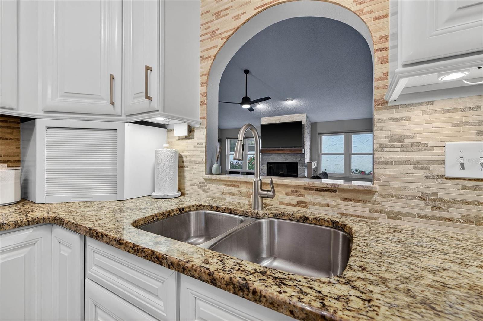 Image 14 of 36 For 2880 La Concha Drive