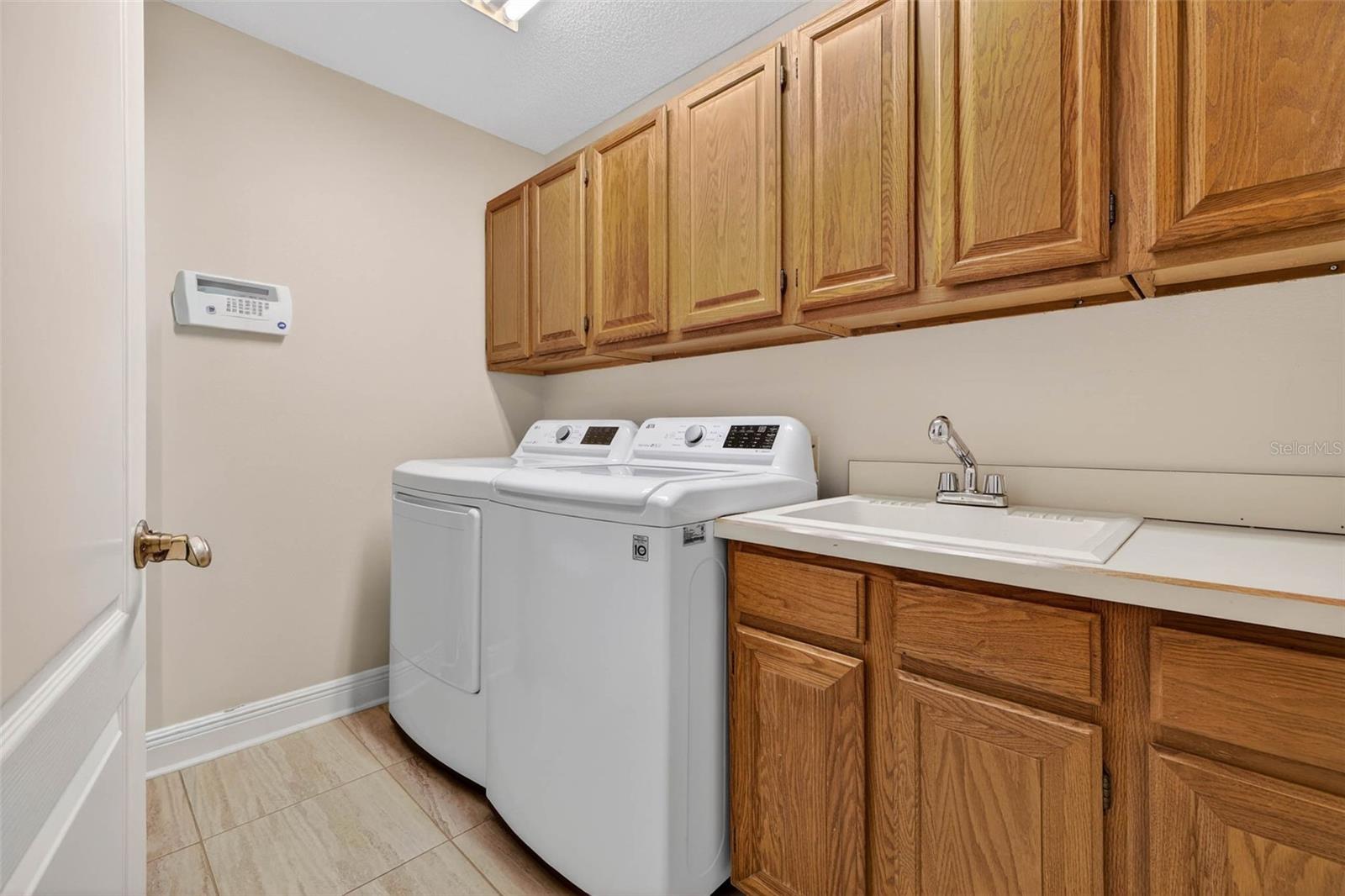 Image 18 of 36 For 2880 La Concha Drive